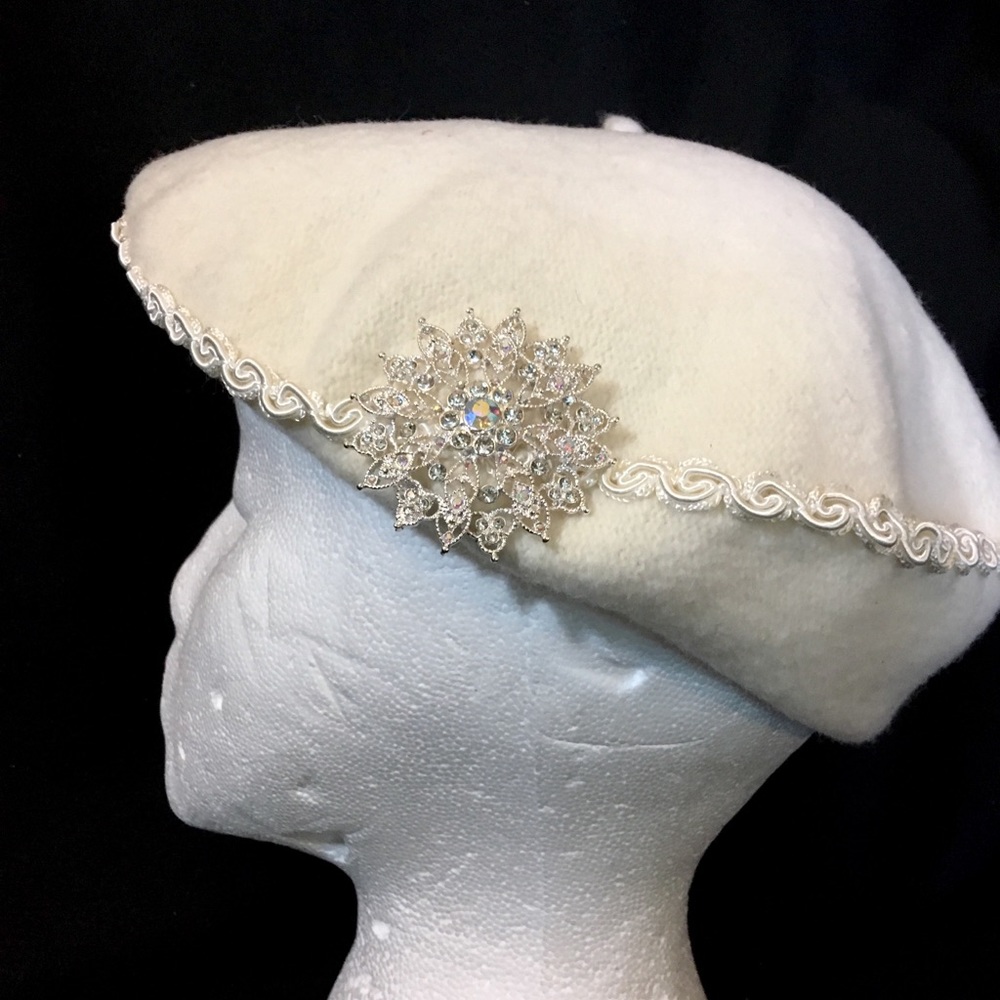 100% Wool Beret- Winter White with Trim